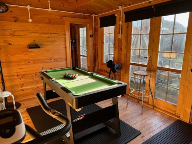 Netflix Home Jacuzzi Gym Fast Wifi Ps5 Free Parking 2 Spaces Hereford Exteriér fotografie